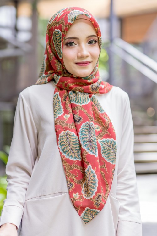 Tudung Bawal Style : Top Hijab The Modest Stylish Hijab Shawls Tudung Bawal Expert Printed Square Red Batik